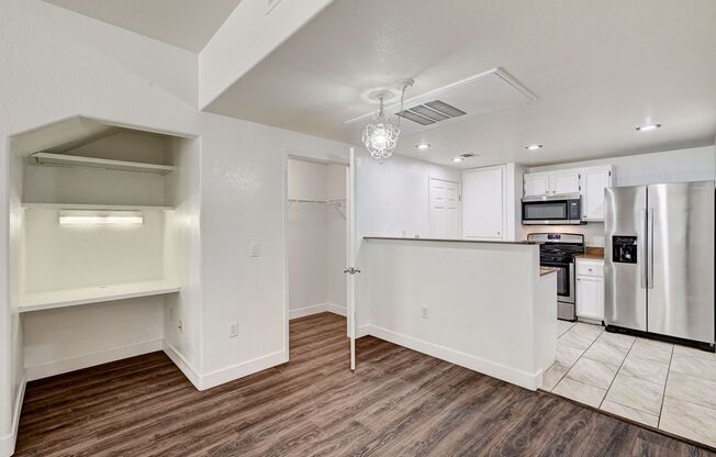 Adorable One Bedroom Walking Distance to Lone Mountain!