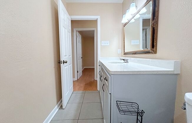 3 beds, 1 bath, $1,100