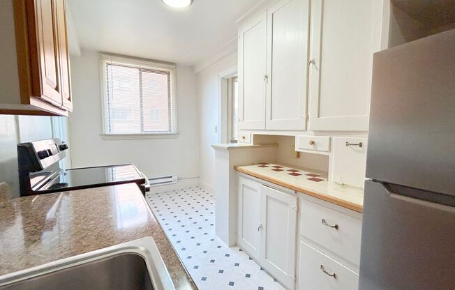 1 bed, 1 bath, 648 sqft, $1,495, Unit Mayfair - 09