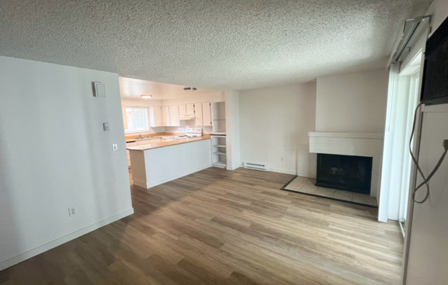 2 beds, 1 bath, 780 sqft, $1,100, Unit 30
