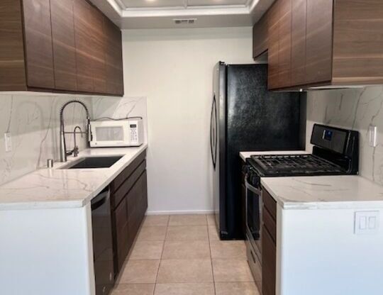 2 beds, 2.3 baths, 1,046 sqft, $3,200, Unit 8