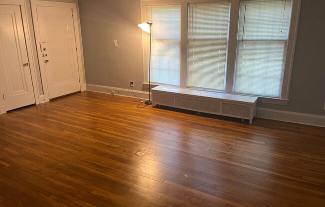 2 beds, 1 bath, $1,050