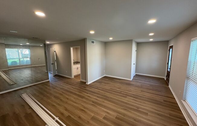 Newly Renovated 4 bed, 2.5 bath Townhome in Memorial Club