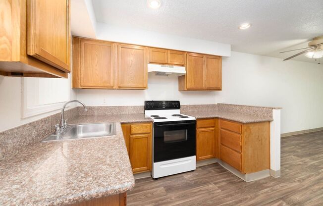 2 beds, 1 bath, 825 sqft, $1,325, Unit 13