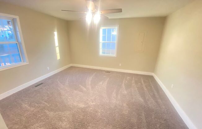 Fully Remodeled 2022 2bd/1ba House close to Dowtown and Hwy 70