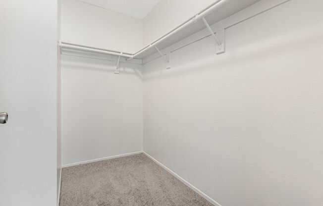 2 beds, 2 baths, 1,008 sqft, $2,600