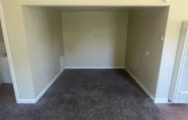 1 bed, 1 bath, 432 sqft, $600, Unit Rear