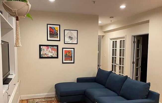 Charming 2 BR/1 BA Apartment in Woodley Park!