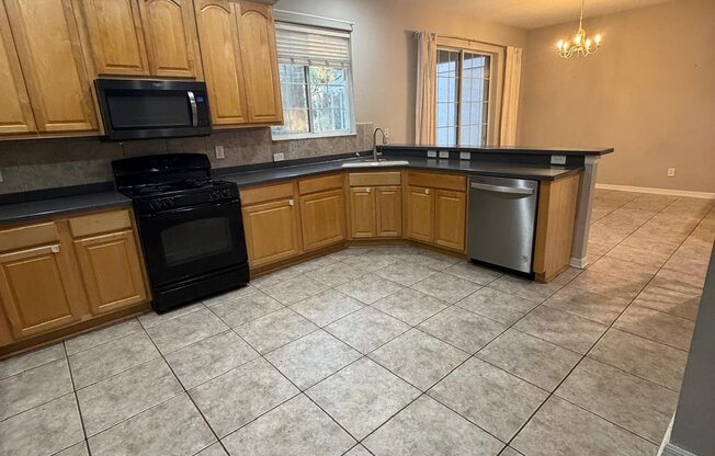 2405 SILVERMOSS DR
