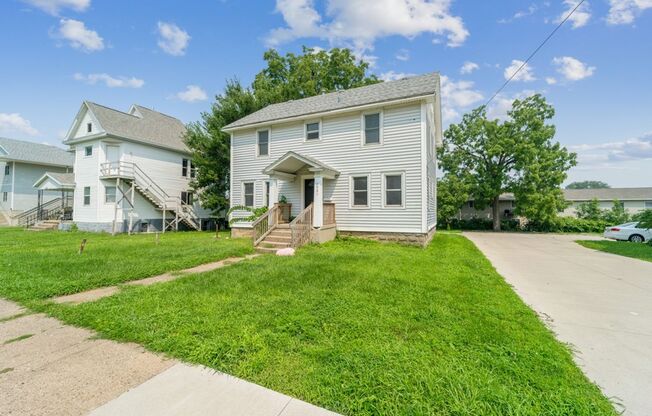1021 W 22nd St - Cedar Falls