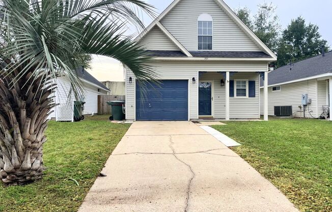 Introducing a Charming Home Retreat Located in the Heart of Pensacola