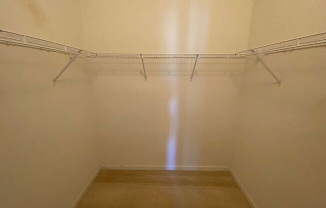 3 beds, 2 baths, $1,699, Unit # 229