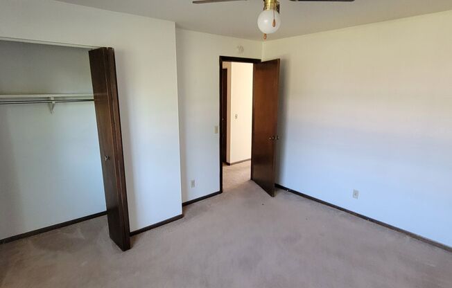 2 beds, 1 bath, $1,100