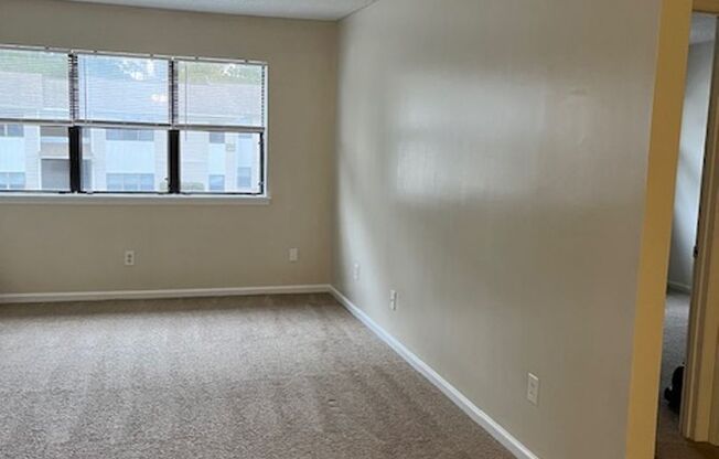 2 beds, 1 bath, 940 sqft, $1,050, Unit 115B