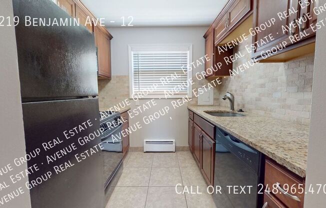 3219 BENJAMIN AVE