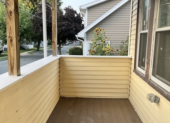 53 W ELM AVE
