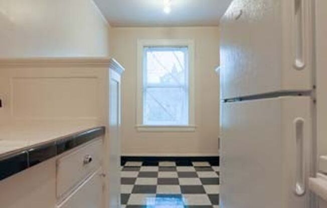 Studio, 1 bath, 425 sqft, $1,200, Unit 406