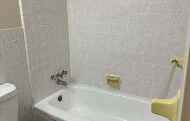 2 beds, 1 bath, 956 sqft, $1,695, Unit 00 - E- 6