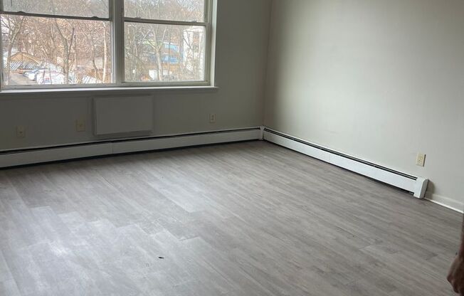 1 bed, 1 bath, 650 sqft, $1,200, Unit 405
