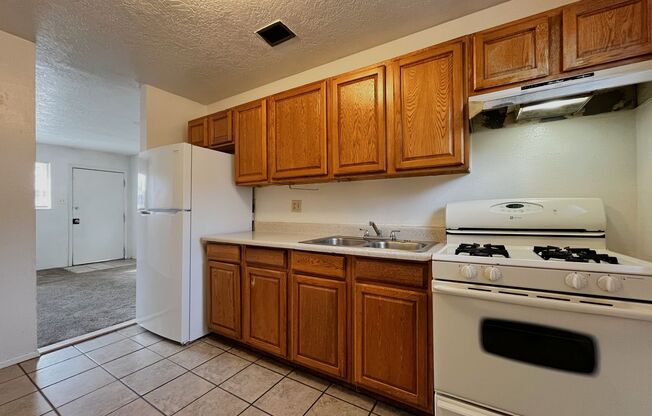 Eastern Ave (3430) Apartments