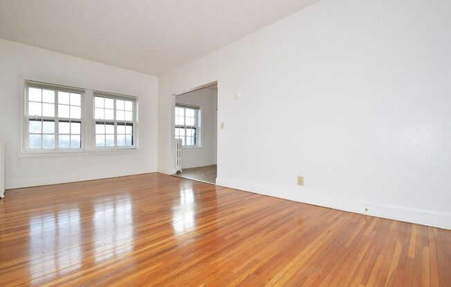 Studio, 1 bath, 375 sqft, $865, Unit 24 - 329