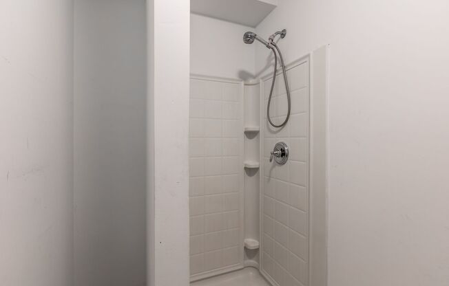 2 beds, 2 baths, $1,499, Unit 2G