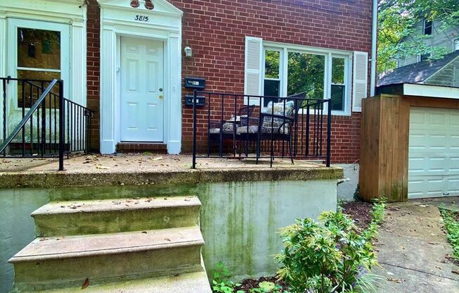 Bi-Level Apartment - Rosemont!
