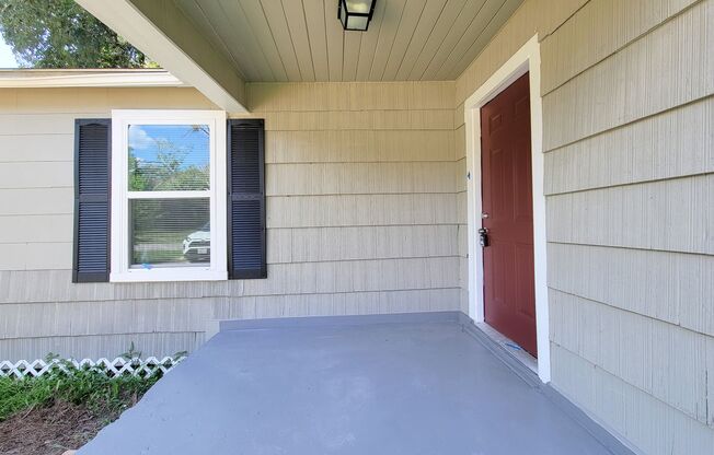 Beautifully renovated and upgraded 4-bedroom, 2-bath home located in Angleton, Texas. This property has been fully rehabbed with modern updates throughout, offering a clean, comfortable, and move-in-ready living environment. The home features a spacious l