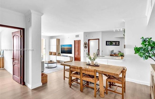2 beds, 2 baths, 1,116 sqft, $4,000, Unit 17150 N Bay Rd # 2205