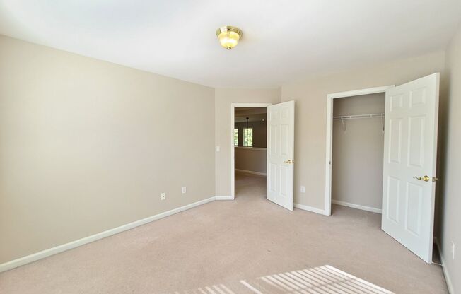 5 beds, 3 baths, $2,695
