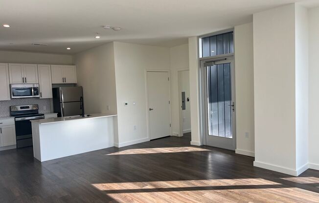 1 bed, 1 bath, 583 sqft, $1,660, Unit 414