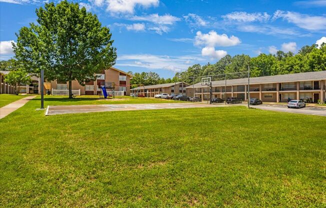 Welcome to Oxford Pointe Apartments – Comfortable Living with a Country Charm in Tyler, TX