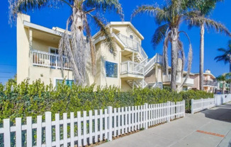 Spacious 2-Story Condo Steps to Beach!!