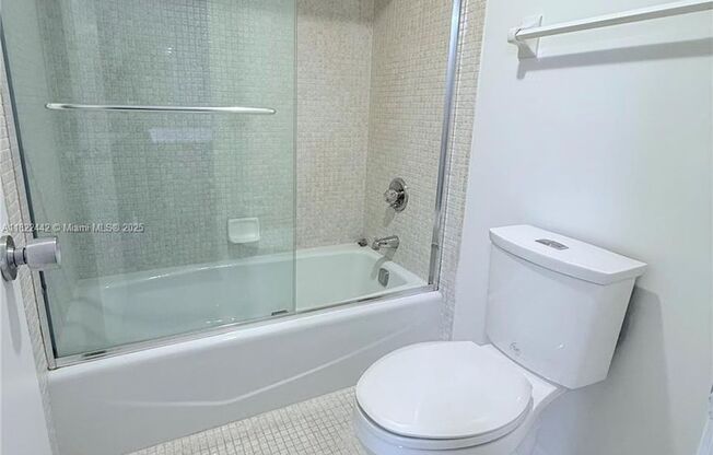 3980 OAKS CLUBHOUSE DR APT #302 POMPANO BEACH, FL 33069