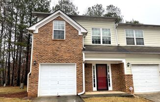 Great location, close to everything, 3 bed, 2.5 baths, 1 car garage, large deck, garden tub, private setting, must see! Vouchers Accepted!