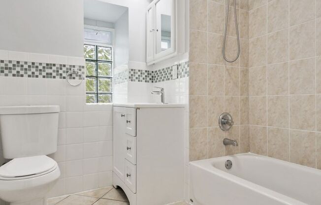 2 beds, 1 bath, 750 sqft, $2,450, Unit 205