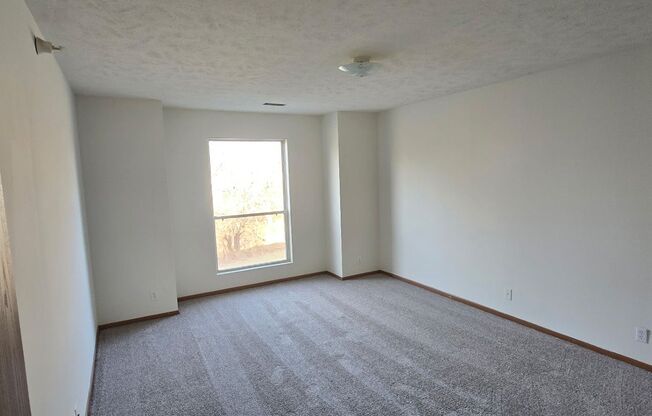 1 bed, 1 bath, 889 sqft, $940, Unit 112-206