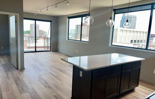 2 beds, 2 baths, 1,040 sqft, $1,795, Unit HW-436