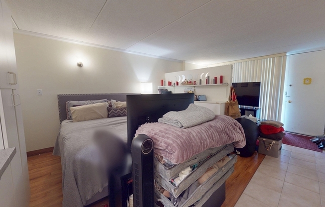 1 bed, 1 bath, 450 sqft, $1,800, Unit T34