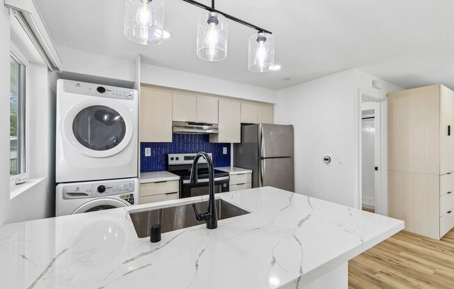 Studio, 1 bath, 430 sqft, $2,264, Unit 2332 - 203