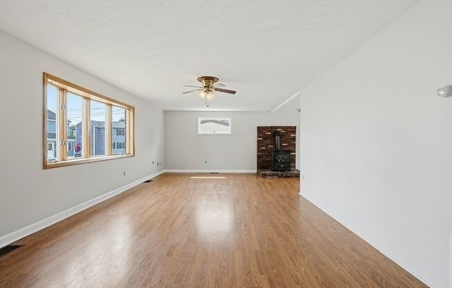 3 beds, 2.5 baths, 2,490 sqft, $3,700, Unit 20