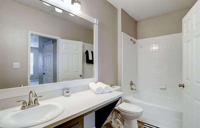 1 bed, 1 bath, 819 sqft, $1,139