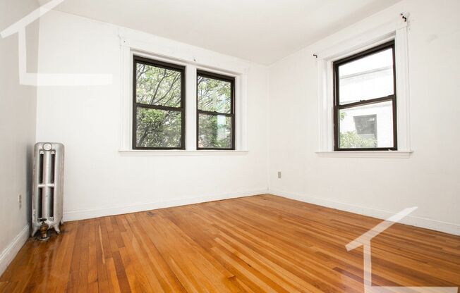 Conveniently Located, Spacious Apt w Ht & HW Inc.  Near B and C lines!
