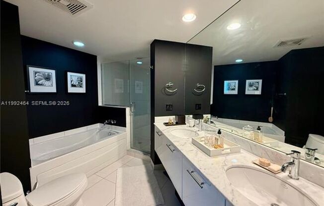 2 beds, 2 baths, 1,123 sqft, $4,650, Unit 55 SE 6th St # 3302