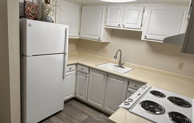 2 beds, 1 bath, $1,700, Unit 494810