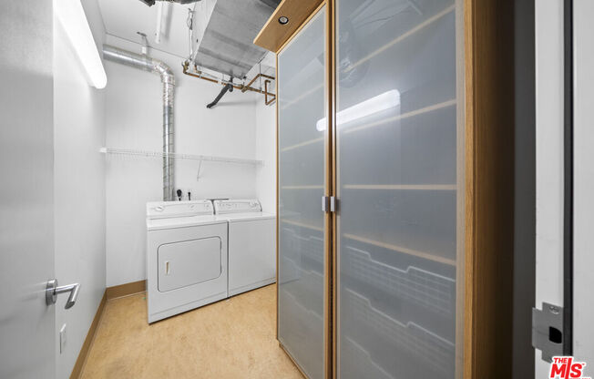 1 bed, 1 bath, 1,040 sqft, $2,895, Unit 1008