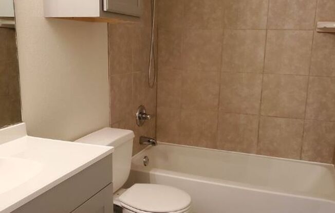 3 beds, 2 baths, $1,350