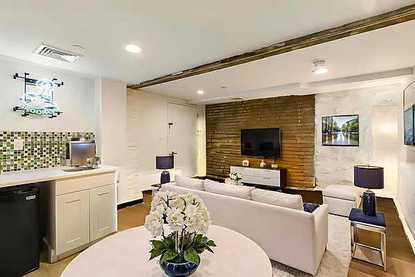 35 LEXINGTON AVE