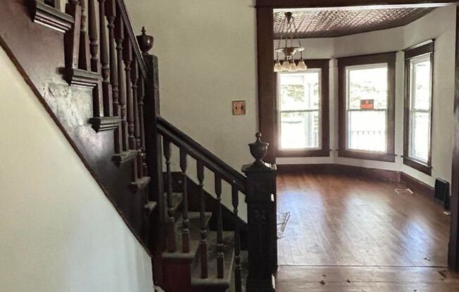 Large Victorian home in Aurora