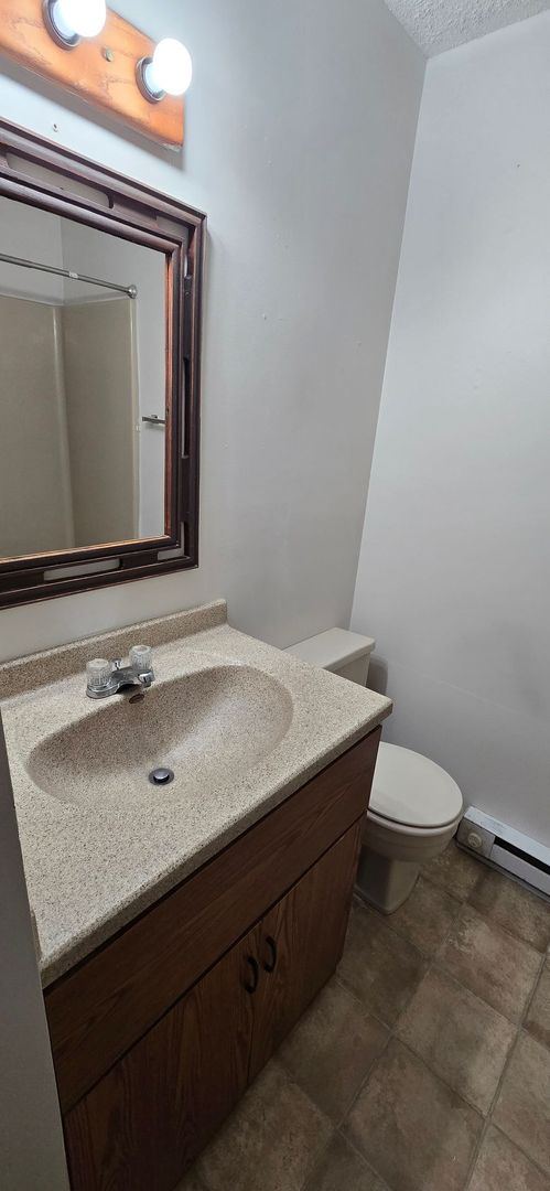 1 bed, 1 bath, $650, Unit 2